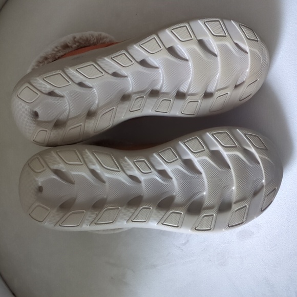 Skechers size 7 suede faux fur lining ankle boot very gently used - Picture 4 of 4